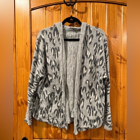 BB Dakota Sweaters - BB Dakota Gray Leopard Print
Hooded Cardigan